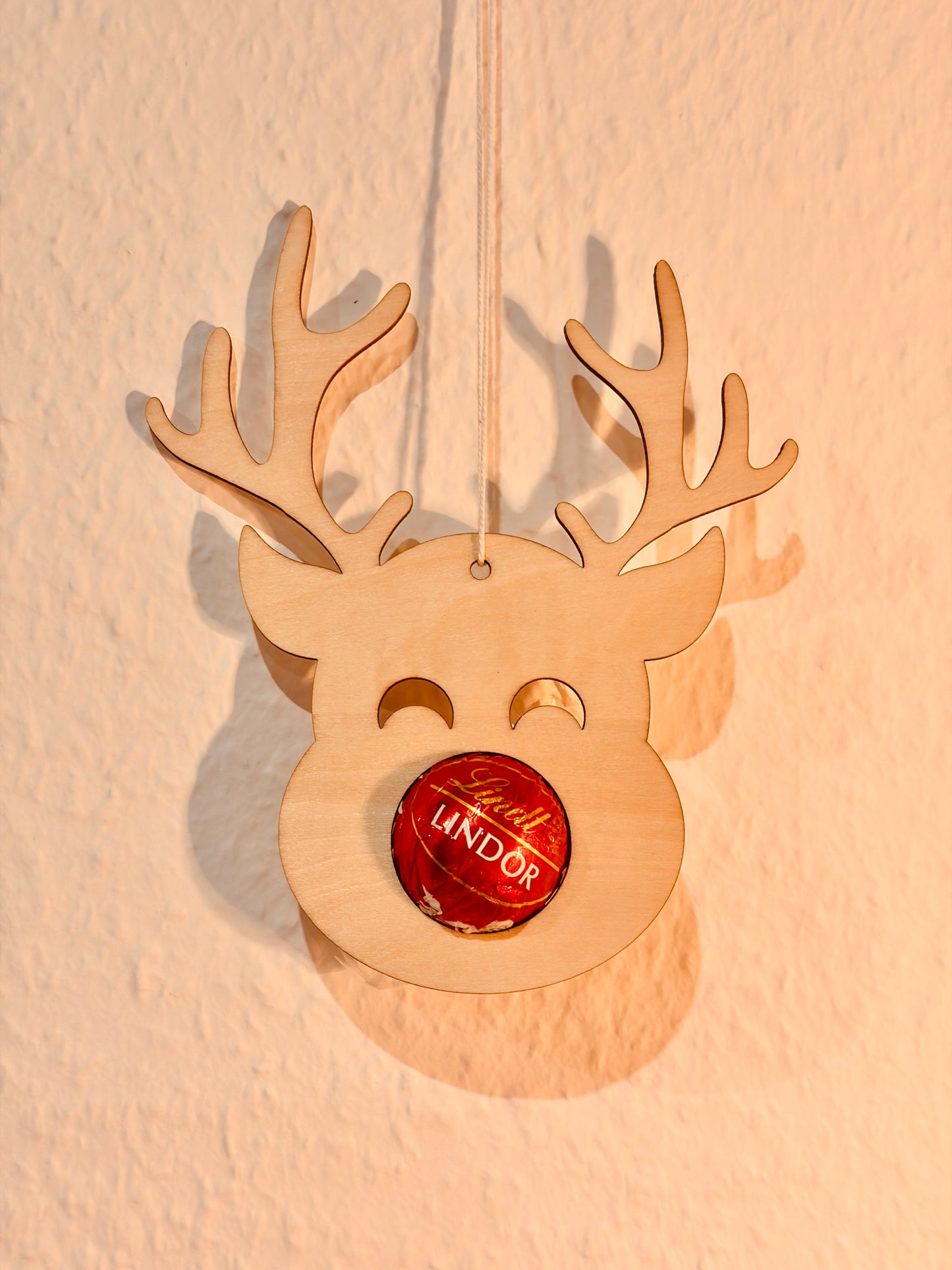 🦌 Holzanhänger „Rudolf“ mit Schokoladennase – Kleine Aufmerksamkeit mit Herz 🎄✨