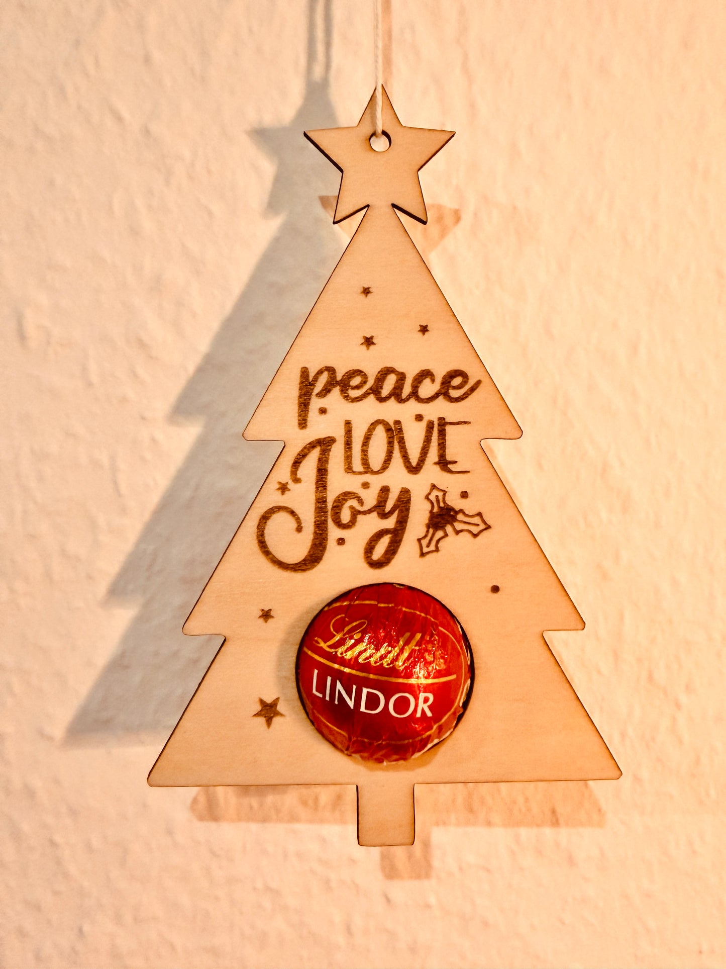 🎄 Holz-Weihnachtsbaum mit Schokoladennase – Kleine Geste, große Freude ✨