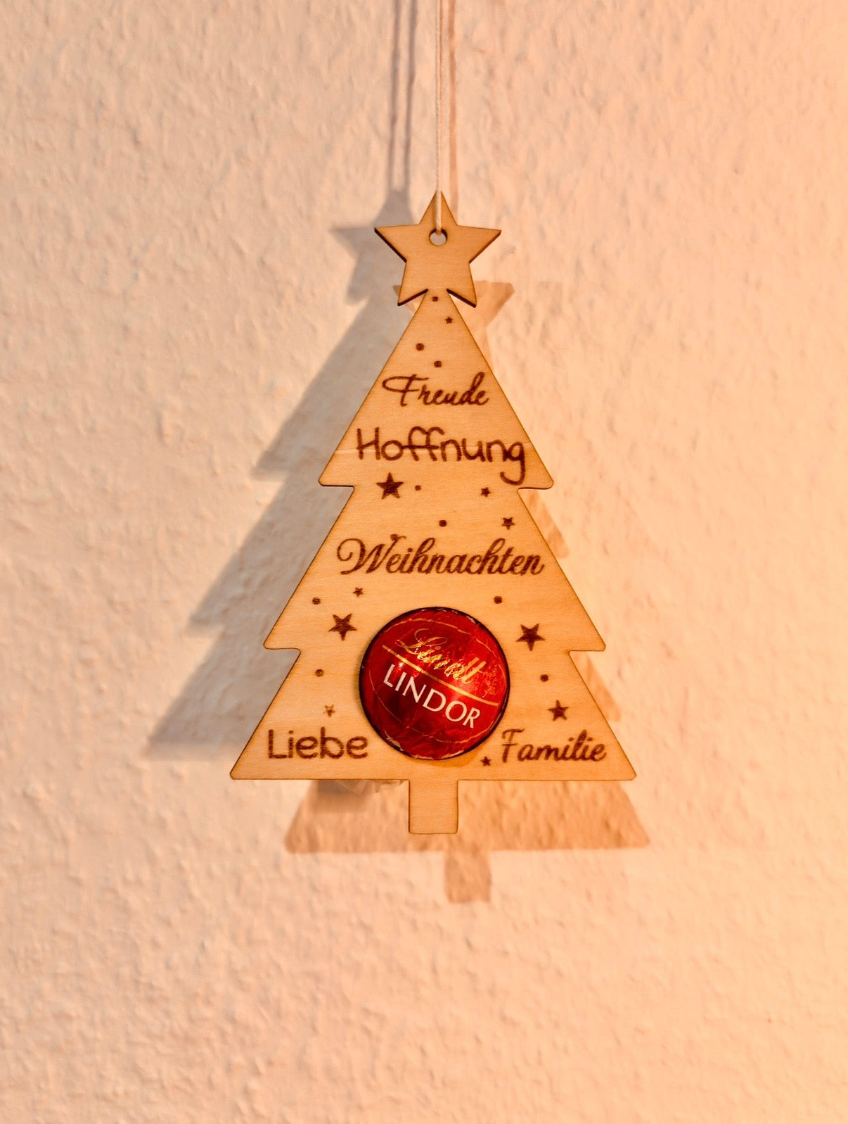 🎄 Holz-Weihnachtsbaum mit Schokoladennase – Kleine Geste, große Freude ✨