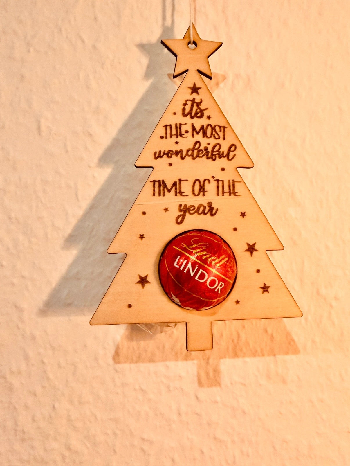 🎄 Holz-Weihnachtsbaum mit Schokoladennase – Kleine Geste, große Freude ✨